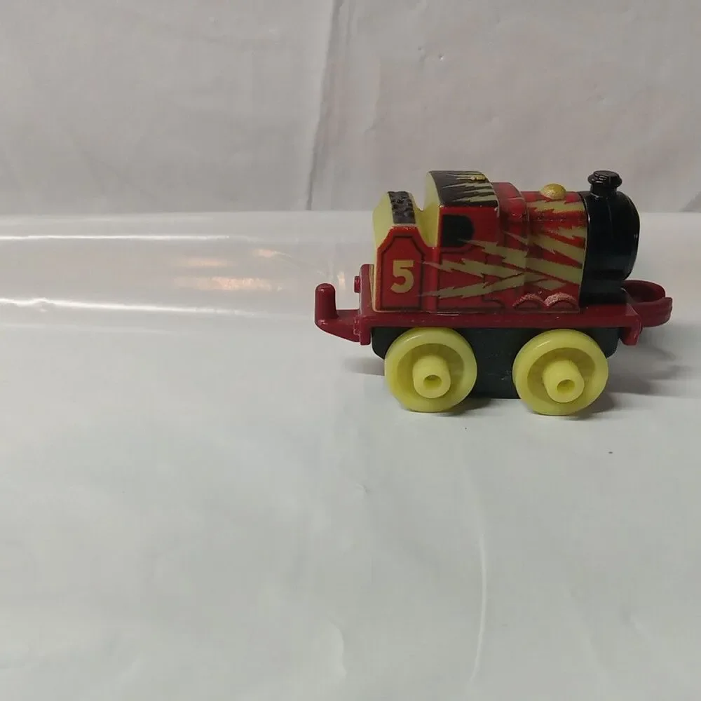 Thomas & Friends James Halloween Glow in Dark Diecast 2